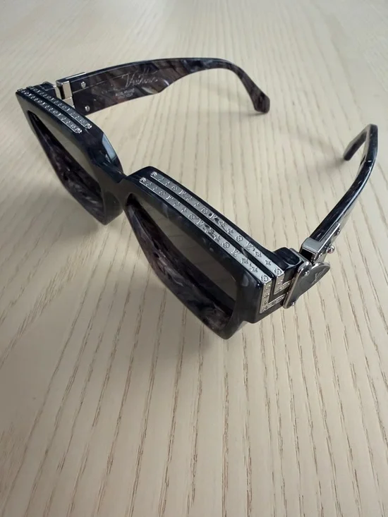 Louis Vuitton Sunglasses - Picture 7 of 13